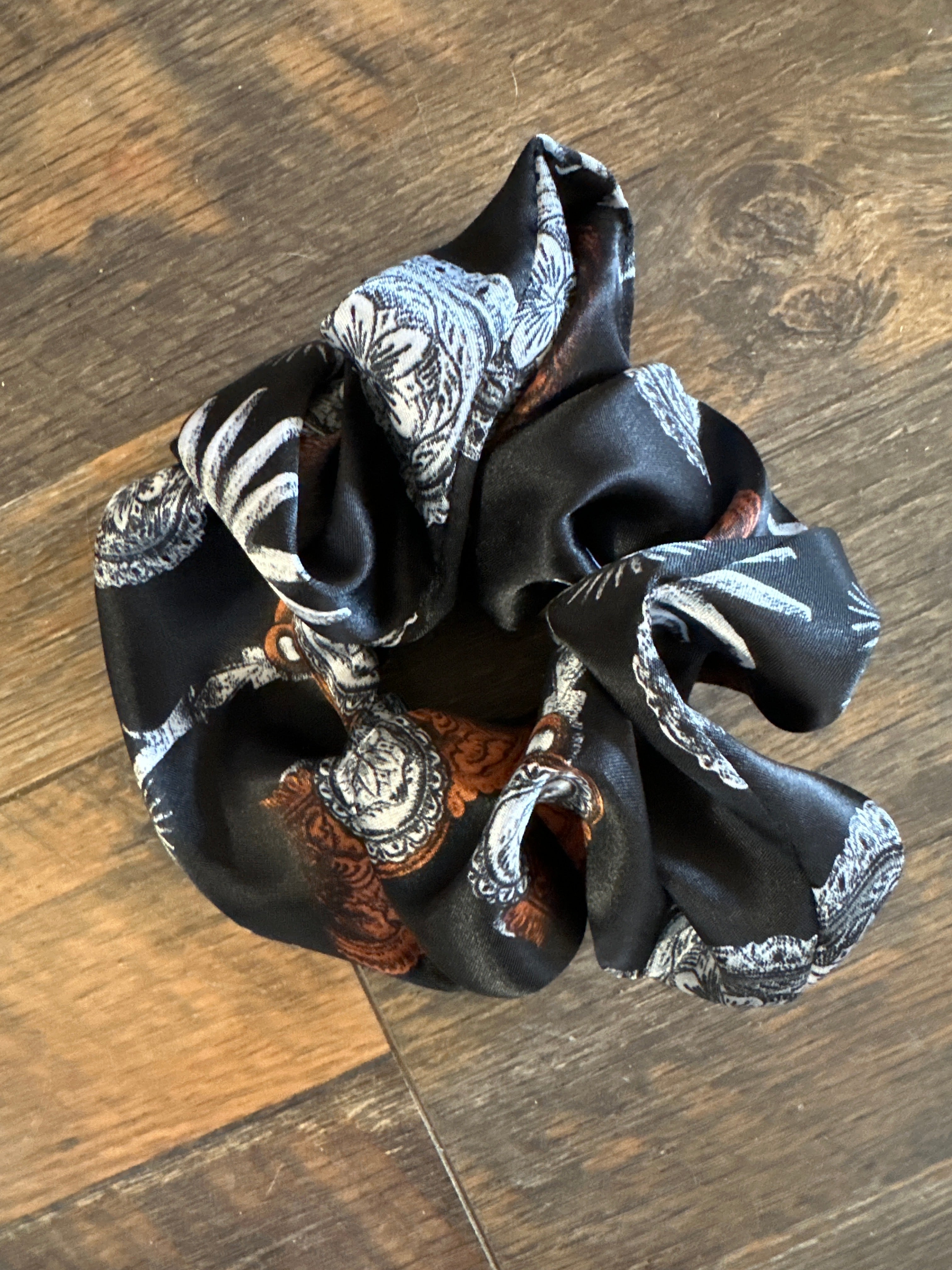 Black Spur Scrunchy